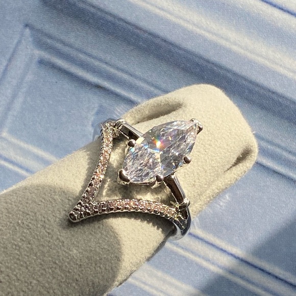 Silver ring with stone 💍✨ - Picture 1 of 7